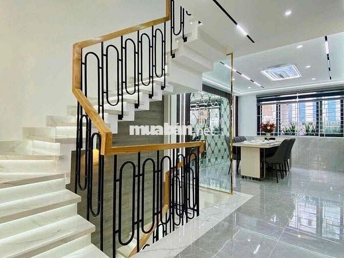 Cô Hoa cần bán nhà đường Lê Thị Bạch Cát, Quận 11. giá 5Tỷ570/ 54m2.