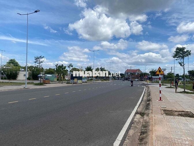 Đất chợ đêm xuyên mộc 82m2 trục chính Xã Hồ Tràm TP HCM