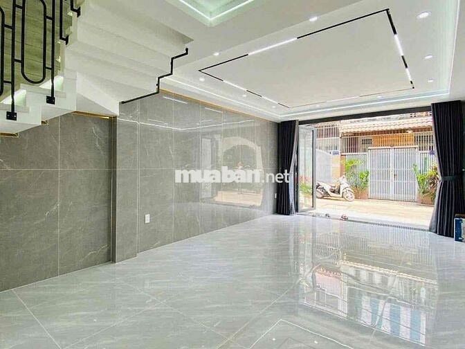 Cô Hoa cần bán nhà đường Lê Thị Bạch Cát, Quận 11. giá 5Tỷ570/ 54m2.