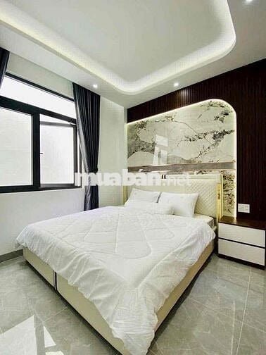 Cô Hoa cần bán nhà đường Lê Thị Bạch Cát, Quận 11. giá 5Tỷ570/ 54m2.
