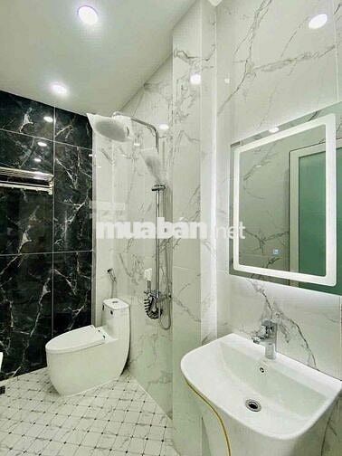Cô Hoa cần bán nhà đường Lê Thị Bạch Cát, Quận 11. giá 5Tỷ570/ 54m2.