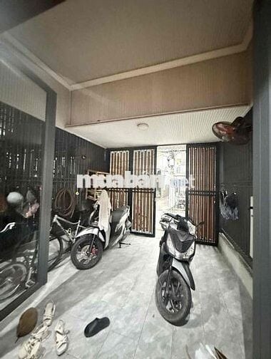 MẶT TIỀN LÔ GÓC HỒNG BÀNG Q.11 KHÔNG LỘ GIỚI - NHÀ HIỆN ĐẠI ỐP GỖ