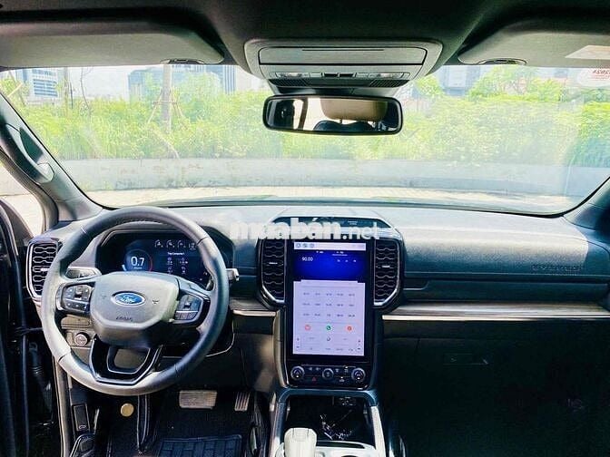 Ford Everest 2023 Titanium 2.0 AT 4x4 màu đen