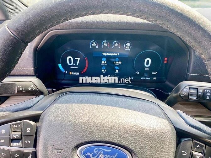Ford Everest 2023 Titanium 2.0 AT 4x4 màu đen