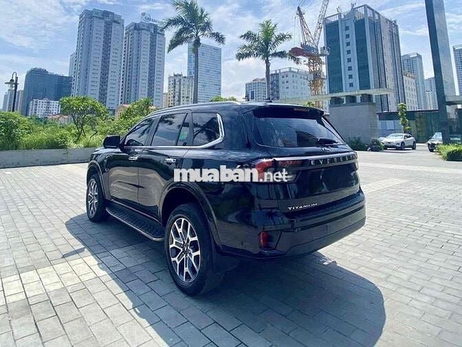 Ford Everest 2023 Titanium 2.0 AT 4x4 màu đen