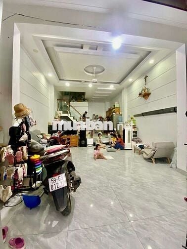 Bán nhà 1tret2lau và sân thượng