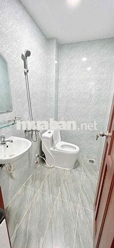 Phòng không gác cửa sổ trời sạch sẽ đường Hoà Bình - Tô Hiệu