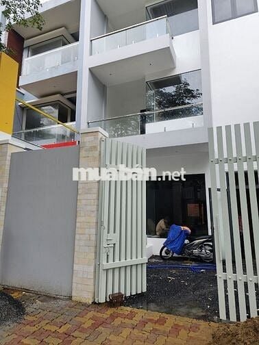 Mặt bằng kinh doanh đông đúc gần chợ đầu mối Thủ Đức