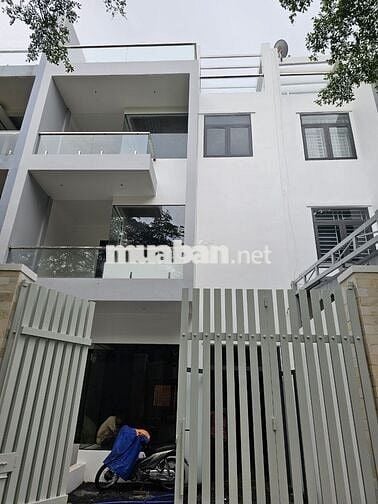 Mặt bằng kinh doanh đông đúc gần chợ đầu mối Thủ Đức