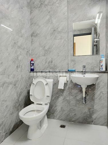 Chính chủ cho thuê căn hộ 1 phòng ngủ mới toanh, nội thất mới, đầy đủ 