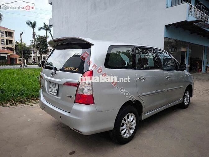 Toyota Innova 2.0E sản xuất 2014 màu bạc số sàn