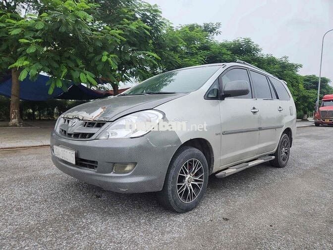Toyota Innova 2006 G - 100000 km