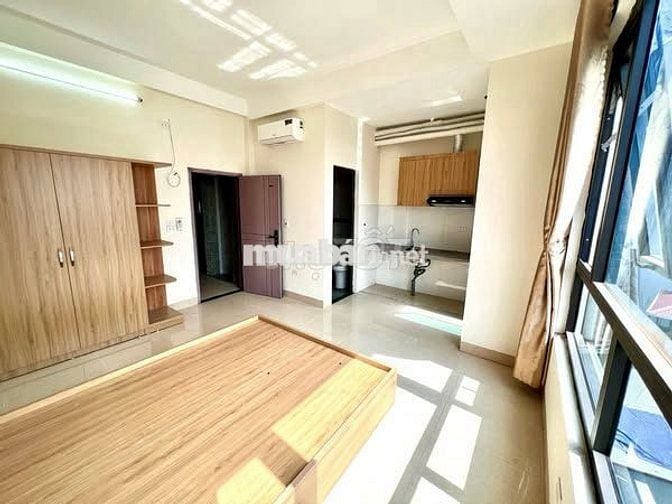 Phòng 35m2 Full NT Ban công lớn Ung Văn Khiêm gần Hàng Xanh tiện đi Q1
