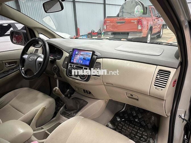 Toyota Innova 2014 E - 120245 km