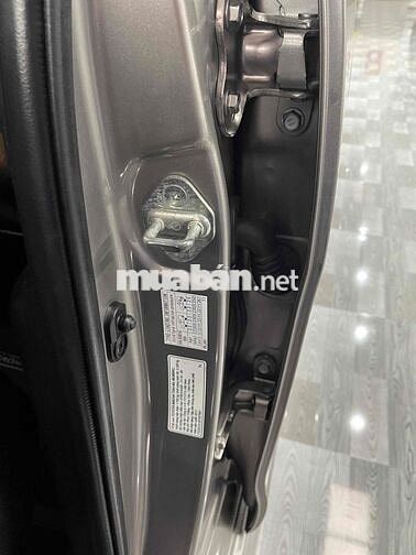 Toyota Innova 2017 2.0E - 90000 km