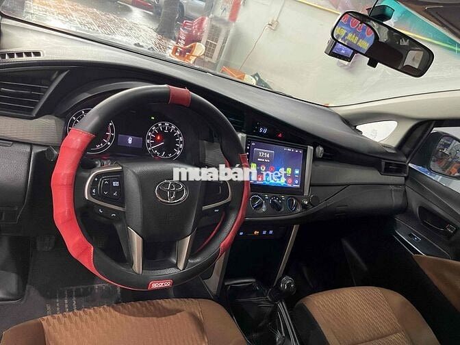 Toyota Innova 2017 2.0E - 90000 km
