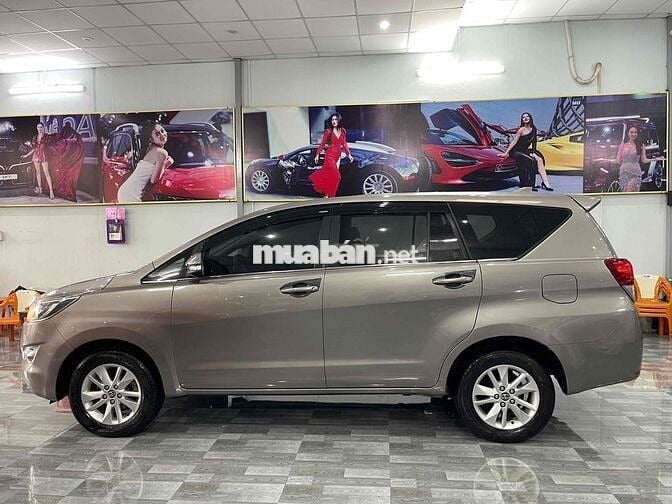 Toyota Innova 2017 2.0E - 90000 km