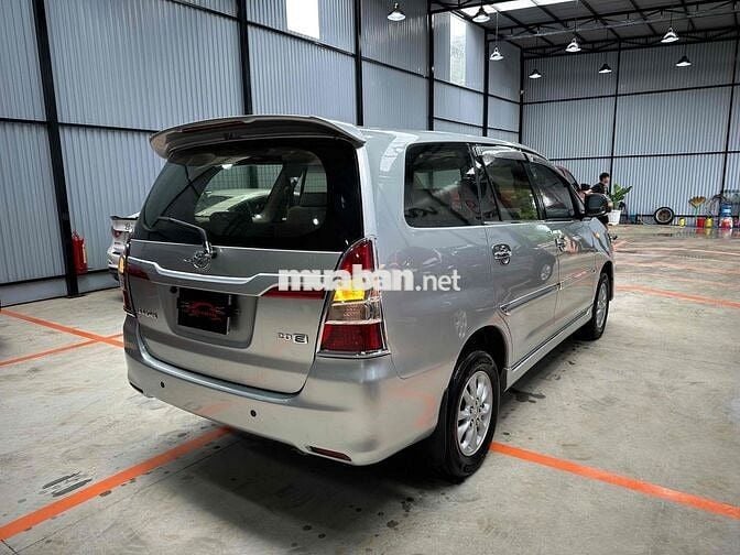 Toyota Innova 2014 E - 120245 km