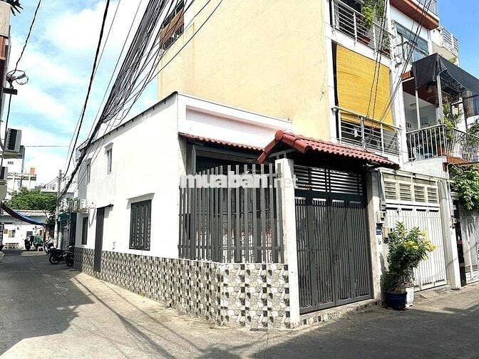 nhà căn góc vị trí đẹp, hẻm xe tải thông thoáng tiện ích đầy đủ