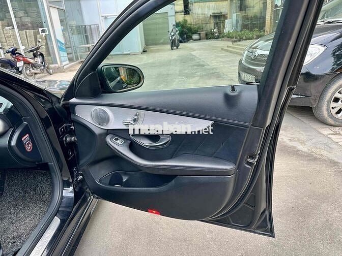 Mercedes Benz C Class 2016 C300 AMG - 140000 km