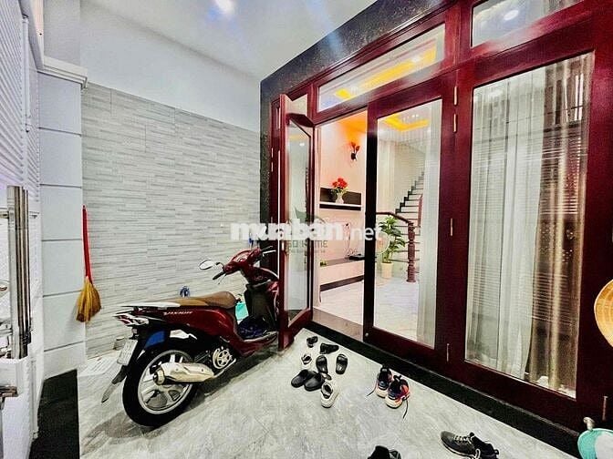 CHO THUÊ NHÀ ĐẸP 3 PHÒNG NGỦ GẦN BIỂN HẺM KHU PHỐ TÂY