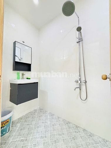 Nhà mới 4x10m 1 trệt 3 lầu st 5PN 3WC gần Trường TH Hiệp Tân