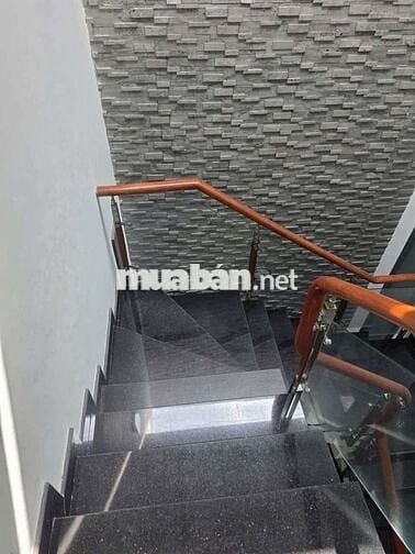 Cho thuê nhà mặt tiền Dĩ An 10 x 20