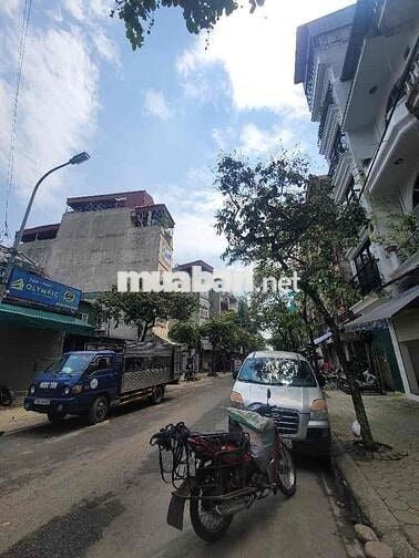 Mặt phố Phúc Xá Mới, 3 Oto tránh, vỉa hè, 35m2, giá 12 tỷ