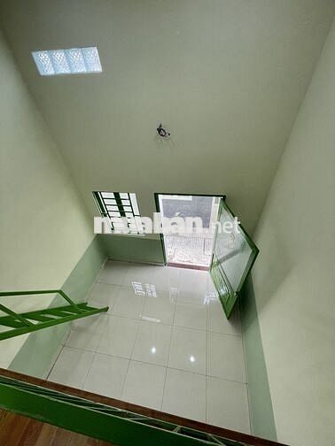 MỚI XÂY XONG PHÒNG CÓ GÁC MÁY LẠNH ĐẦY ĐỦ NỘI THẤT Q7