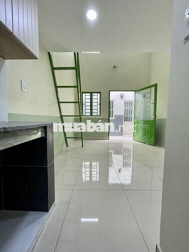 MỚI XÂY XONG PHÒNG CÓ GÁC MÁY LẠNH ĐẦY ĐỦ NỘI THẤT Q7