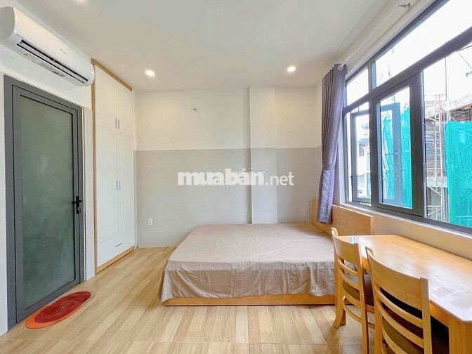Studio cửa sổ bự full nội thất ngay Tô Hiến Thành Q10 cho nui pet