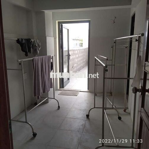 P8, Q8, Phòng đẹp thoáng mát có cửa sổ, kệ bếp nấu ăn, phòng tắm