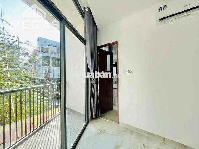 THANG MÁY+ BANCONG FULL NỘI THẤT NGAY q10