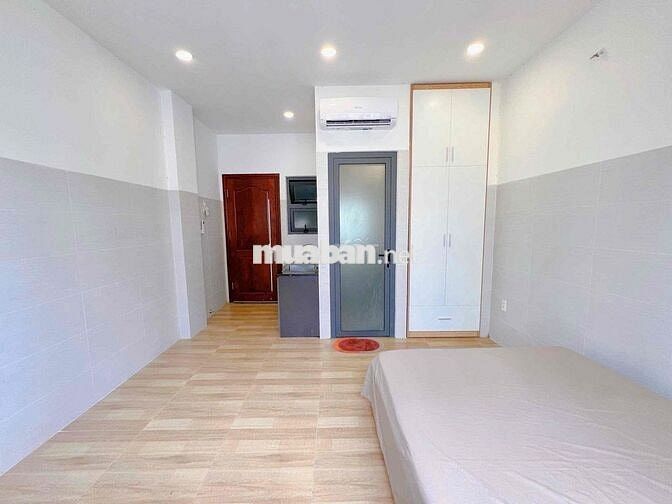Studio cửa sổ bự full nội thất ngay Tô Hiến Thành Q10 cho nui pet