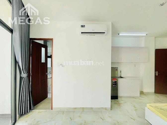 THANG MÁY+ BANCONG FULL NỘI THẤT NGAY q10