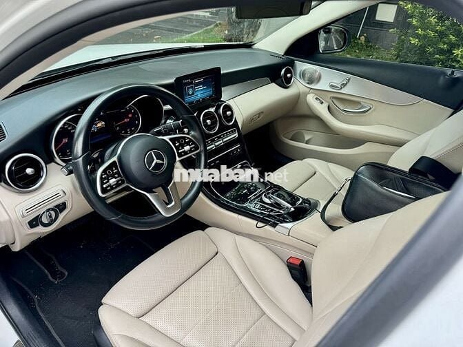 Mercedes Benz C180 AMG 2021 - 34000 km