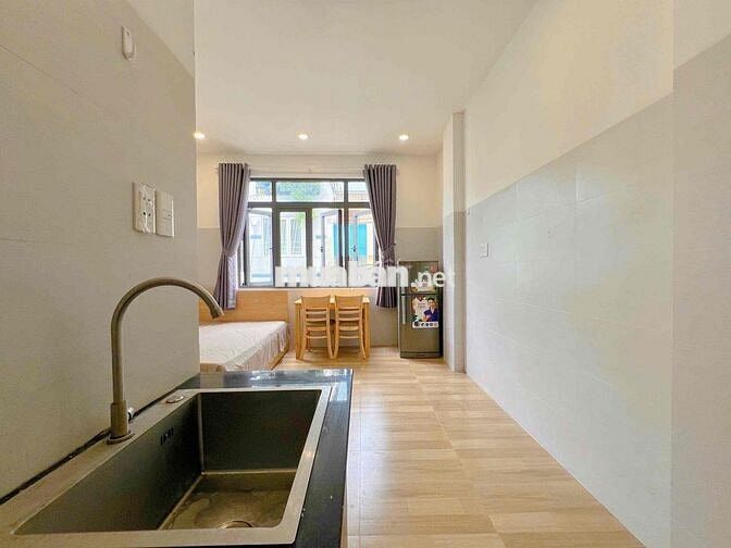 Studio cửa sổ bự full nội thất ngay Tô Hiến Thành Q10 cho nui pet