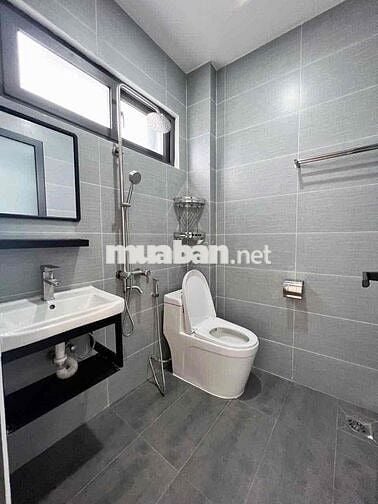 Studio cửa sổ bự full nội thất ngay Tô Hiến Thành Q10 cho nui pet