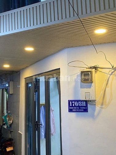Nhỉn 2t,Hoàng Văn Thụ  3 tầng, 2PN,2WC cách hẻm xxe hơi 10m