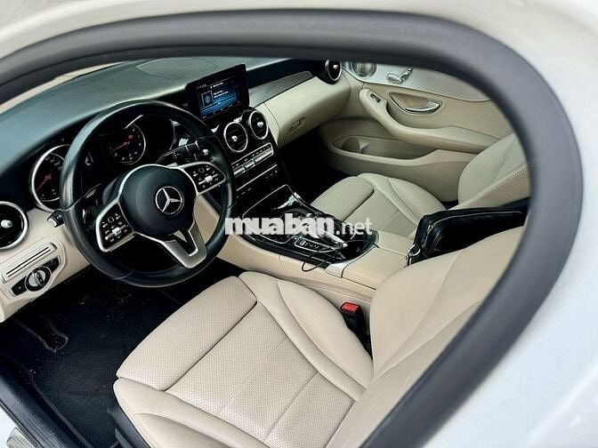 Mercedes Benz C180 AMG 2021 - 34000 km