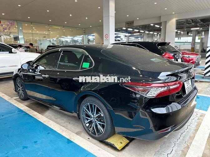 Toyota Camry 2022 2.5 Q - 38000 km Đen xe đẹp