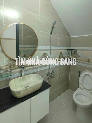 CHO THUÊ NHÀ MỚI ĐẸP 5PN, 5WC, 1PT, SÂN ĐẬU Ô TÔ P. HBC TĐ, HCM