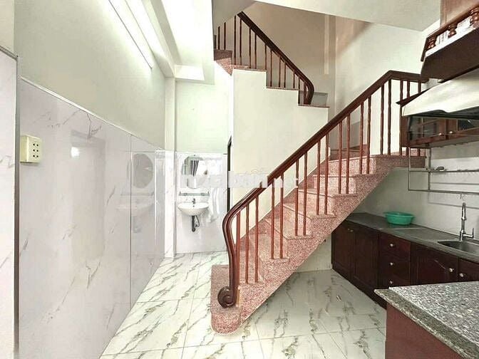 Nhà mới đep tr 2 lầu Sân thương 2pn 4vs cô giang p1 Q.phú nhuận
