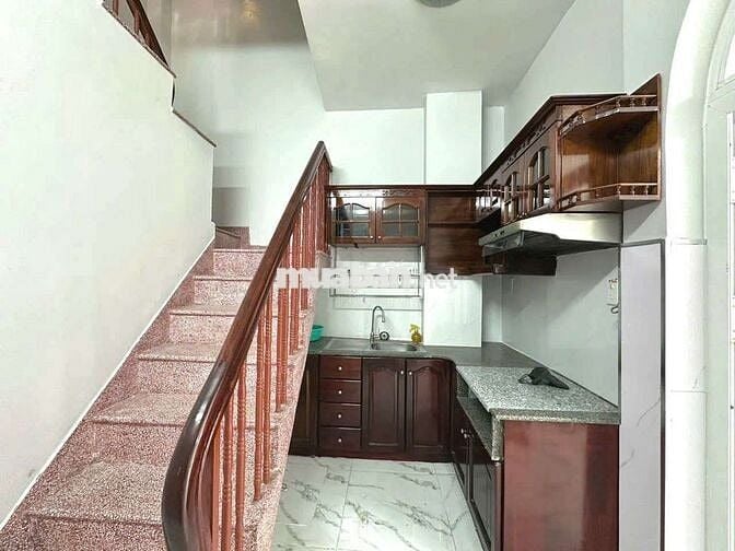 Nhà mới đep tr 2 lầu Sân thương 2pn 4vs cô giang p1 Q.phú nhuận
