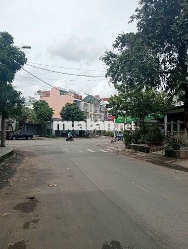 Nhà mặt tiền đường số 5 ấp 5 phong phú DT 4.5 x 18m trệt 2 lầu