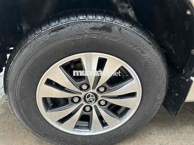 Toyota Innova 2014 - 79 km