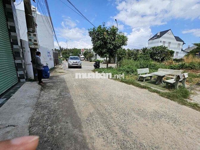 Đất rẽ 2 mặt tiền KDC Hố Lang,Tân Bình,TP Dĩ An