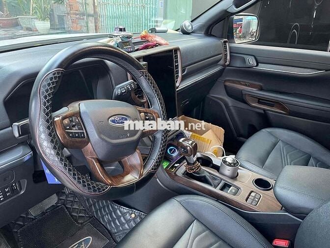 chính chủ Ford Everest 2023 Titanium - 40000 km