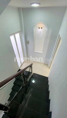 Chủ bán 1 tỷ . Nhà 52m2 Dương Bá Trạc gần Dương Bá Trạc,xây 4 