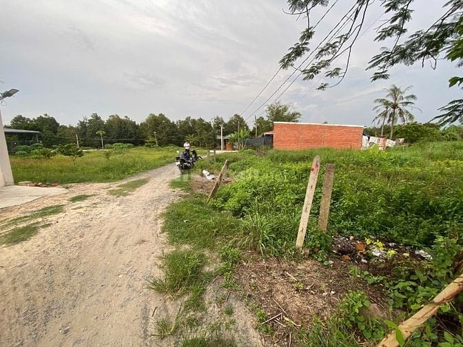 Hơn 1000m2 đất thổ cư. 12m mặt tiền. Gần KCN. 1,8 tỷ